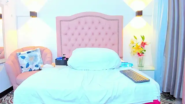 JulieeHabubu live cam on StripChat