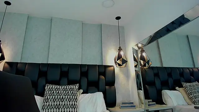 Samantha_hotly