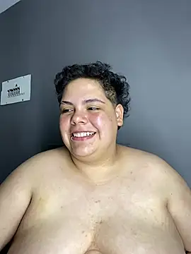 Hailey_Curvy