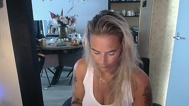 xMystiqueMavenx webcam