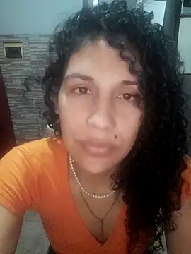 lunita2020 live cam on StripChat