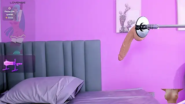 caroline_bigboobs1