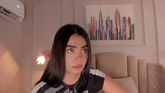 mia_kisses2