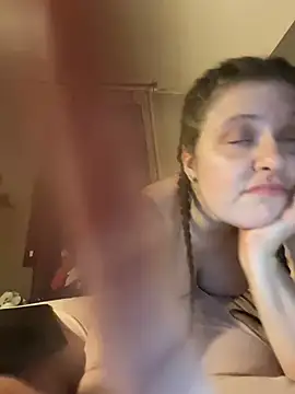 JulieetteLatte live cam on StripChat