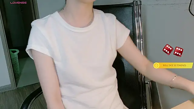 Blu3Moon- live cam on StripChat