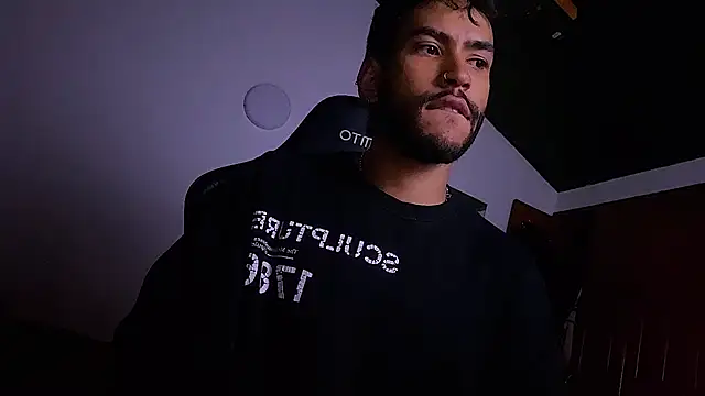 Lucius_Noal webcam