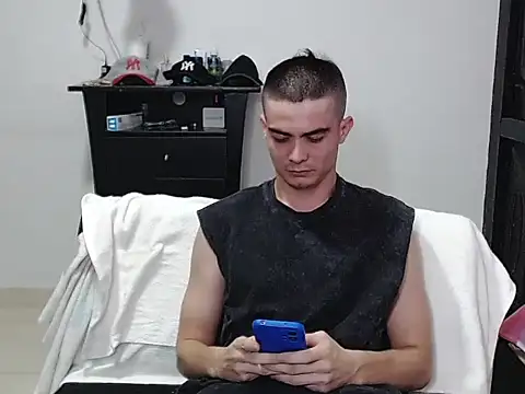 zac_efront's live room