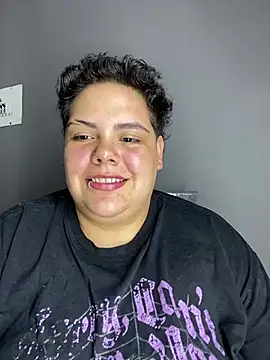 Hailey_Curvy