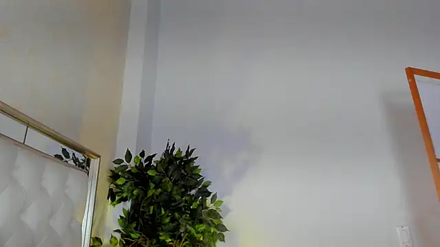 Miss_KhalifaDoll webcam