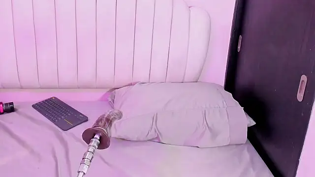 sharlotthe_bigass webcam