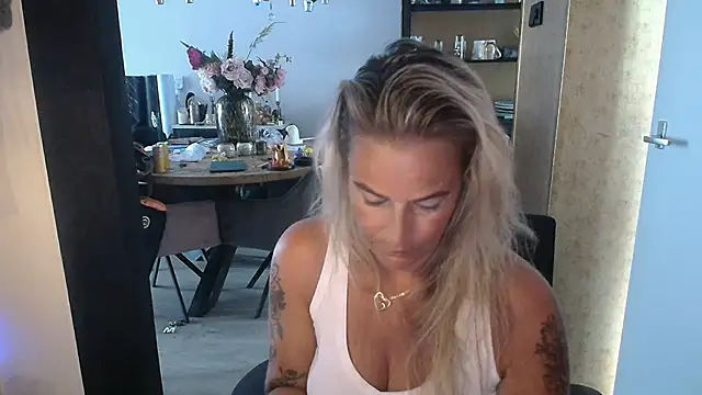 xMystiqueMavenx webcam
