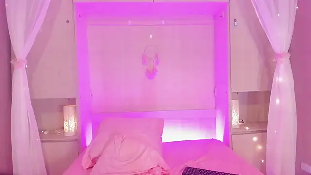 Curvy_Izzii webcam