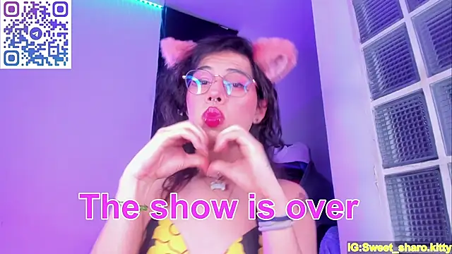 Sweet-SharoKitty live webcam show