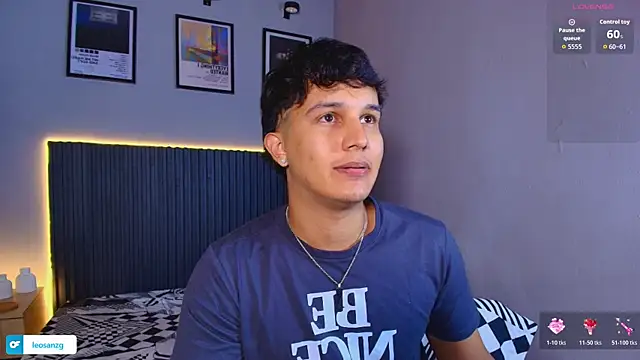 Leo_Savage_ webcam