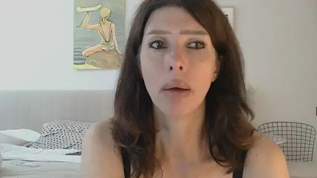 WhiteQueen888 webcam