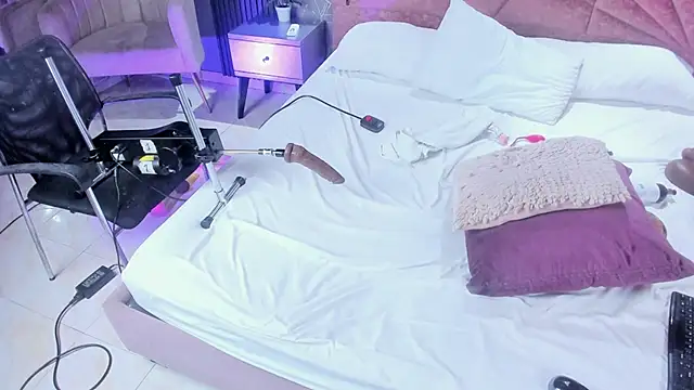 Amanda-Cruz webcam