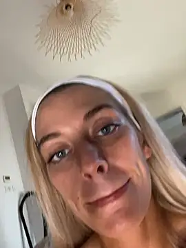 Bellalolahot