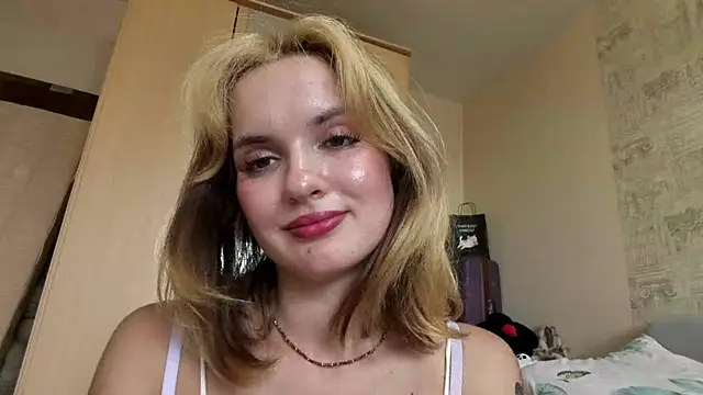 emmyronn live cam on StripChat