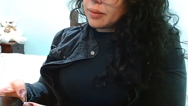Ivieencanto live cam on StripChat
