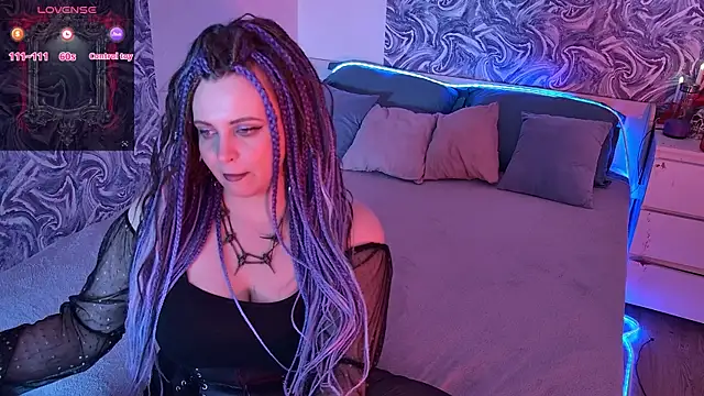 Miss_Maya_Mils live cam on StripChat