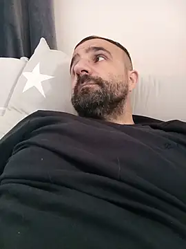 ivat80 live cam on StripChat