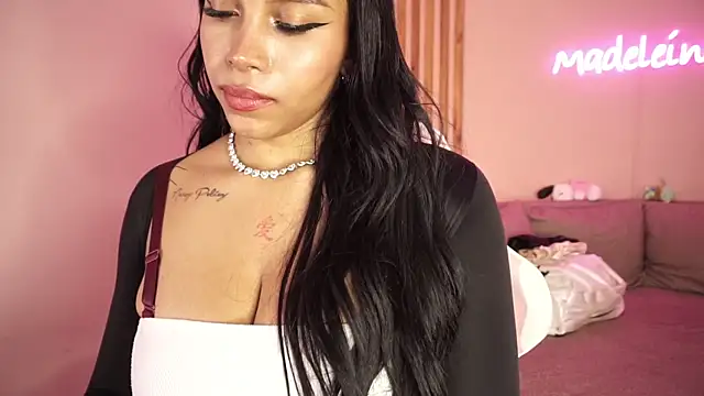 MadeleineSanez live webcam show