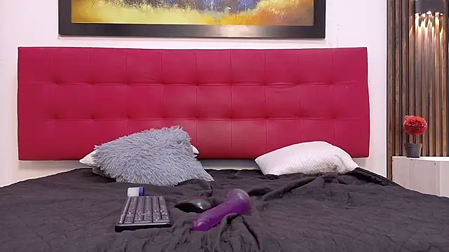 Milo_AfterDark webcam