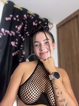 ScarletDarkMuse live cam on StripChat