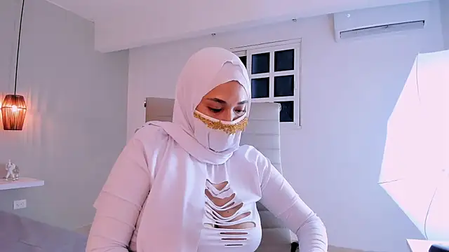 LittleNoor live cam on StripChat