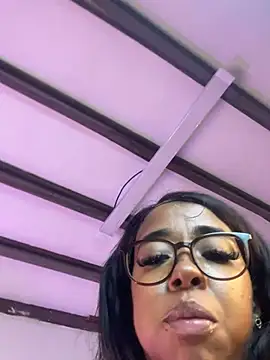 RacheellGrayX live cam on StripChat