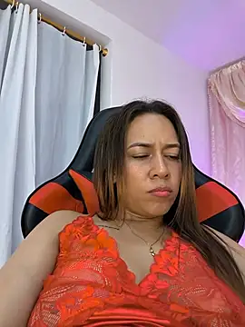 Nanybaker95 live sex cam