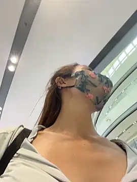 kiss_loo (F milf) - 户外脱裙子三分钟