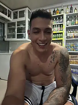 OliverWest04 live sex cam
