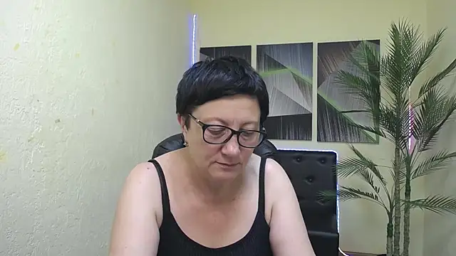 EmilyL0ve live webcam show