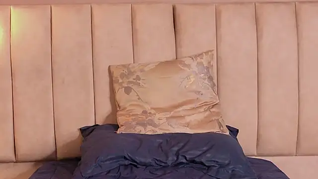 OliverWyse live webcam show