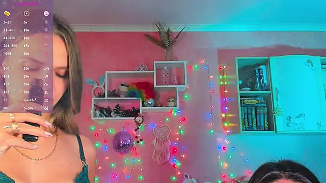 hotty_girls_here live cam on StripChat