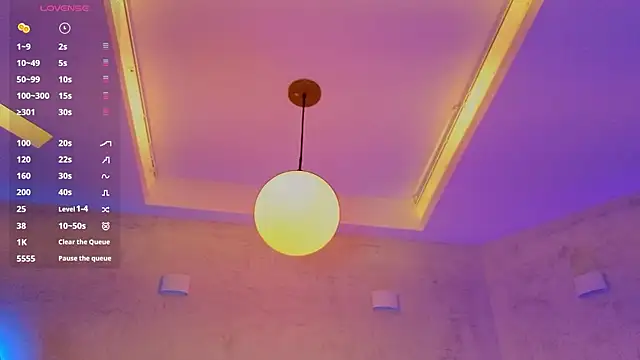 MiaWonderfull live cam on StripChat