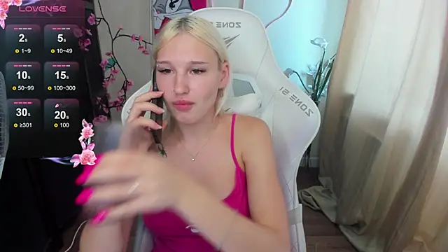 EvelinaLuu live cam on StripChat
