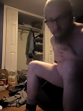 sneakyzekey420 live cam on StripChat