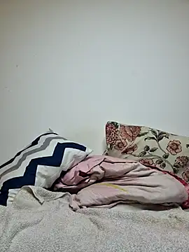 roxi_katty - Roxi_katty's free webcam - UK Sex Cams