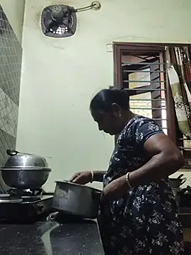 yamini1431 live webcam show