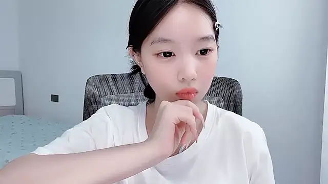 Yoyo33355 live webcam show