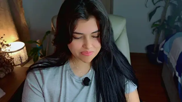 Nannicutee live webcam show