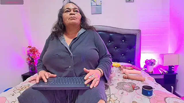 QueenMatturex webcam