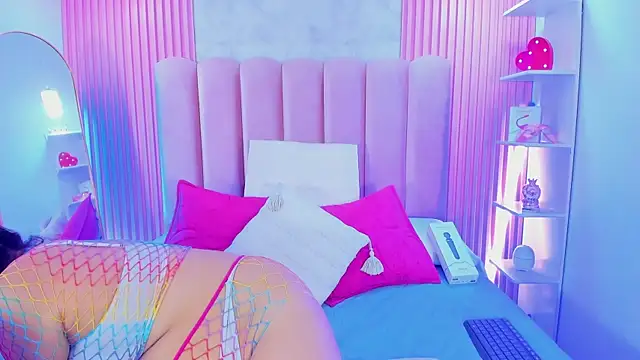 ArianaRougee webcam