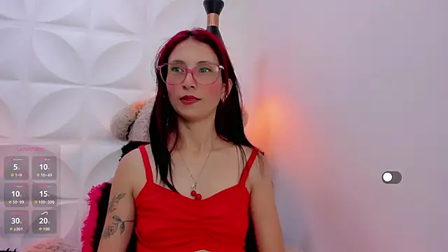 zaira_skinny live cam on StripChat