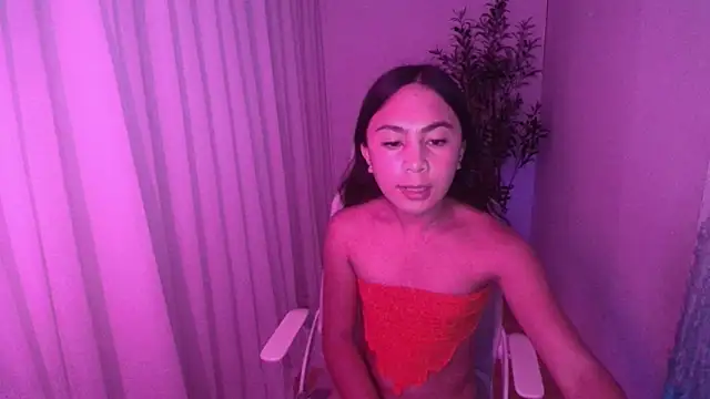Naomi-Vixen webcam