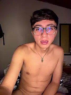 camirojas_boy (M young) - Finger into ass 👉🏼🍑😋