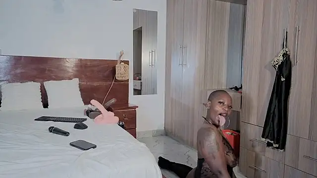 Elegant_Ebony webcam