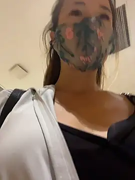 kiss_loo (F milf) - 户外脱裙子三分钟